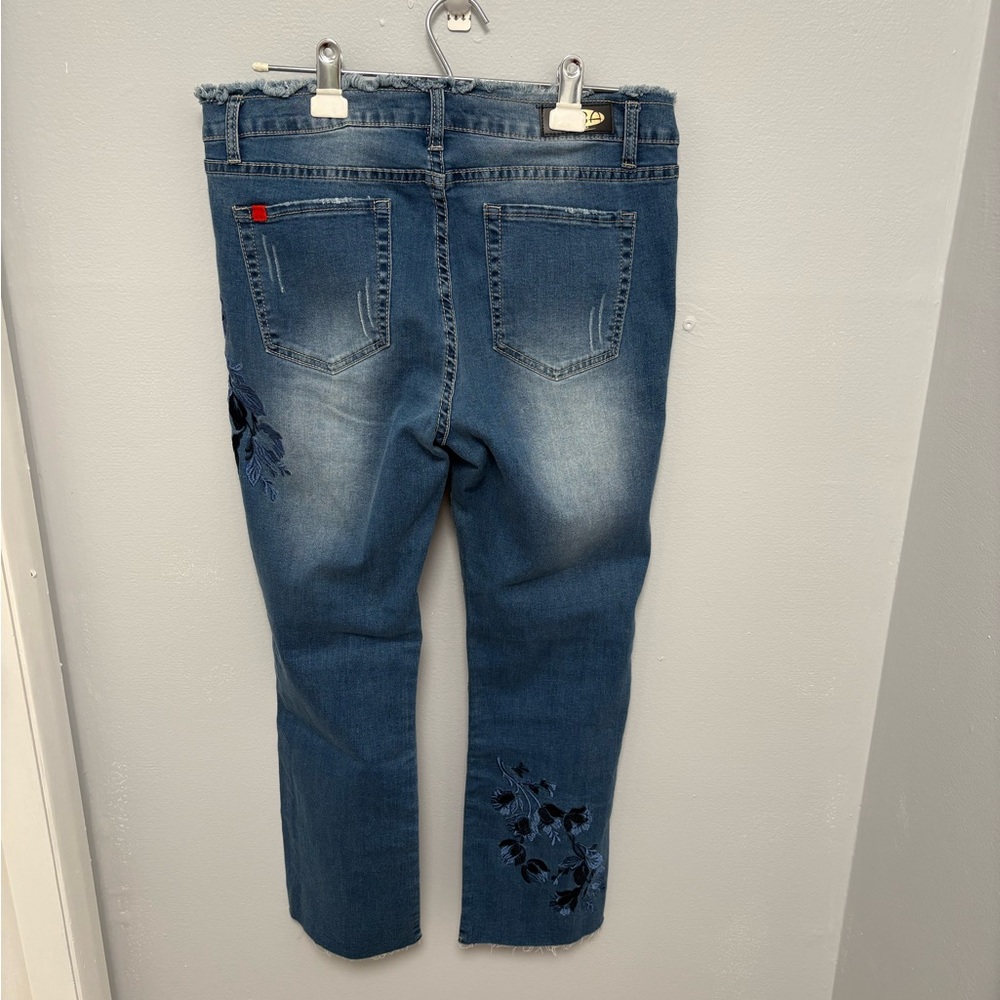 BBA • Raw Hem Embroidered Jeans - Picture 6 of 7